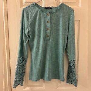 Fashion Green Long Sleeve Henley Top with Crochet Lace Cuffs
